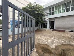 Macpherson Industrial Estate (D13), Warehouse #467292641